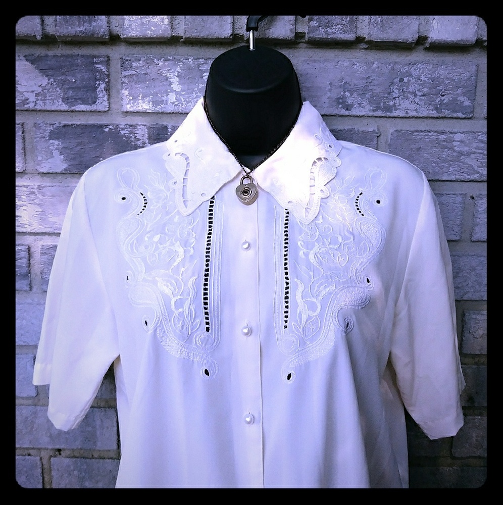 Vintage cream-white light weight embroi